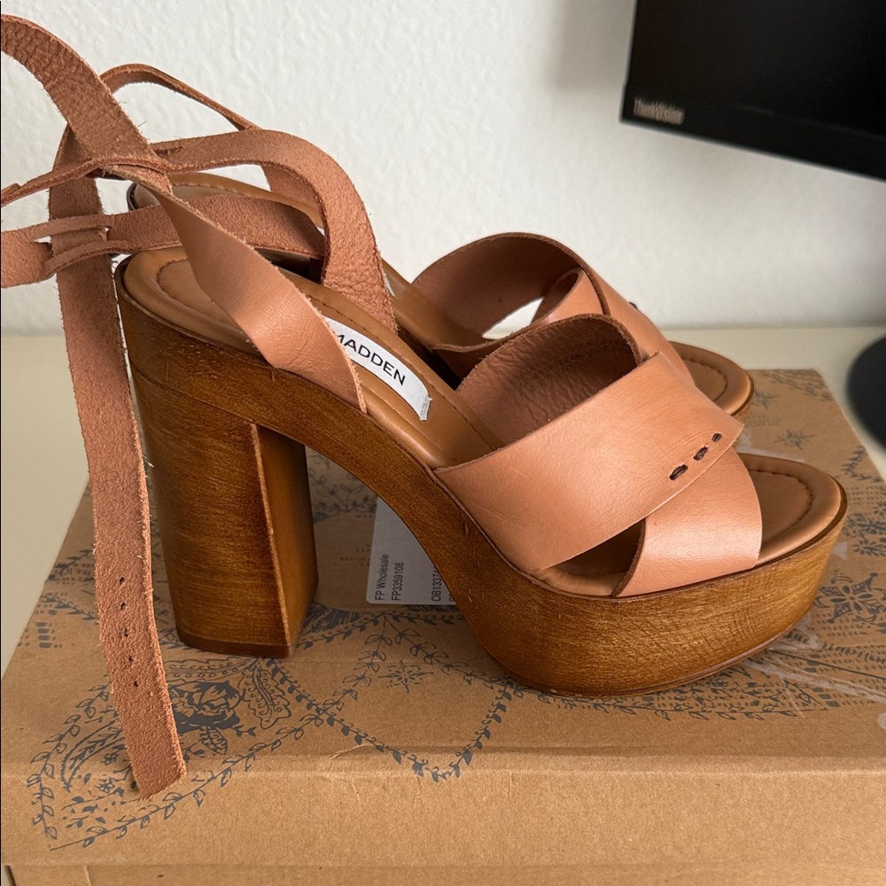 Never Worn Steve Madden Brown Platform Heels